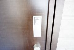 お子様を抱っこしながら簡単に開けられるのが便利なスマートキー。