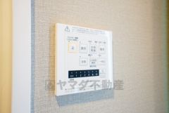 雨の日の洗濯も安心できる浴室暖房乾燥機付き浴室。