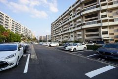 駐車場空きあり（1台目2，000円、2台目6，000円）。詳しくはお問い合わせ下さい＾＾
