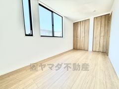 家具を選ばないナチュラルなフローリングとシンプルなクロスです＾＾