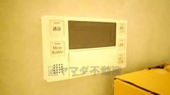 湯量・湯温の設定、そして保温までワンタッチのフルオートバス。便利な追い炊き機能付きです。