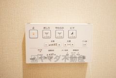 温水、暖房、ウォシュレット付の高機能トイレです。