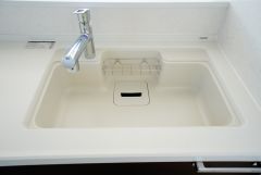色も形もキレイなシンクは、広さも確保しているので、大きめの鍋も簡単に洗えます。