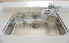 同仕様写真。広々とした凸型シンクに洗剤ポケットを標準装備。大きなお鍋など洗いやすいです。