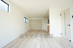 温かみのある雰囲気と、キッチンでの作業性を兼ね備え、家族の笑顔あふれる団らんのひと時をお過ごしいただける設計になっています。