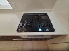 複数の調理を一度に行うことができる3口コンロ。効率よくお料理が出来ます。毎日のお料理も楽しくなりますね＾＾