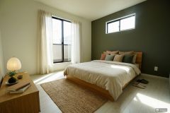 家具はイメージです。寛ぎの時間を紡ぎだす主寝室は、大型ベッドを置いても余裕の広さを確保しています。