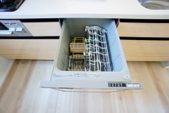 炊事時間を大幅に短縮できる食器洗浄乾燥機付き＾＾食器を洗う手間が減るので家族とのコミュニケーションの時間や自分の時間が増えますね。