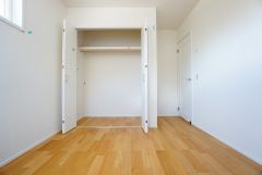 同仕様写真。机やベッドを置いても広々とした空間です＾＾子供部屋としての利用もおすすめ。