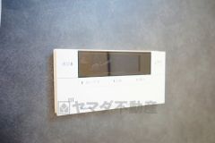 湯量・湯温の設定、そして保温までワンタッチのフルオートバス。便利な追い炊き機能付きです。