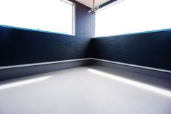 幅広のインナーバルコニーは多少の雨でも洗濯物を守ってくれ、家事を助けてくれること間違いなし。眩しすぎる日差しも和らげます。