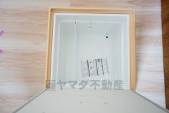 キッチンにある床下収納は、居住スペースを減らさずに買い置きの調味料や非常食などを保管することができます。
