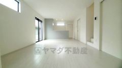 断熱性能の窓ガラスを採用。省エネ、光熱費カットにも貢献します。夏は涼しく、冬は暖かく快適に過ごせますよ＾＾