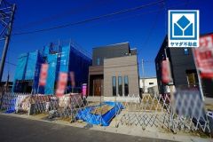 駐車もらくらくの敷地面積50坪以上。玄関は2方向の動線を確保しているため、家族用とお客様用に分けることができます＾＾