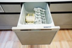 炊事時間を大幅に短縮できる食器洗浄乾燥機付き＾＾食器を洗う手間が減るので家族とのコミュニケーションの時間や自分の時間が増えますね。