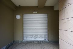 しっかりと扉の閉まるゴミ置き場。ゴミが散らかる心配もありません。