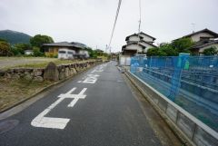 現地（2025年6月9日）撮影。 住人以外の車の進入も少なく、小さなお子様を持つご家庭にも安心です。