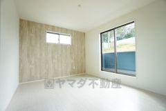 ご夫婦お二人のプライベートシーンを演出する寝室は、大容量のウォークインクローゼット付き。