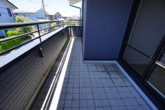 洗濯物や換気など、日常のちょっとした作業に便利なバルコニー＾＾手入れがしやすく、気軽に使えるサイズ感です。