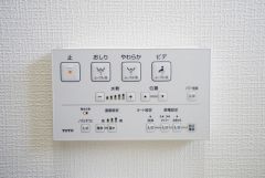 温水、暖房、ウォシュレット付の高機能