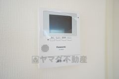 防犯性、セキュリティ対策に安心できるテレビモニター付きインターフォンです。セールスマン対策にもなり安心できます。
