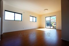 家族が集まる開放的なリビング。約22.7帖の大空間で毎日のお食事が楽しみです。思い思いの時間を過ごしたり、家族みんなで食事をしたり、素敵な団らんの場になりますね＾＾