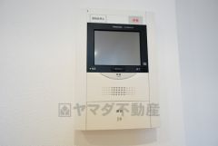 オートロックとモニター付きインターホン装備で女性やお子様も安心。充実のセキュリティで暮らしをサポートします。