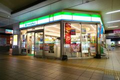 ファミリーマート　JR千早駅