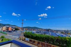 前面には高い建物が建っていないので開放的です＾＾