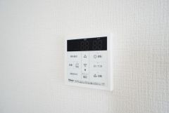 おいだき機能つきなのでお風呂に入る時間が異なるご家庭には嬉しいですね。ボタン一つで快適で便利な生活が＾＾