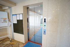 重い荷物を運ぶのにも便利なエレベーター付です。忙しい朝や荷物の多い日にも便利ですね＾＾上質な暮らしへと迎え入れてくれます。