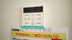 キッチン横からボタンひとつで操作が楽々。