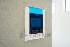 防犯性、セキュリティ対策に安心できるテレビモニター付きインターフォンです。セールスマン対策にもなり安心できます。