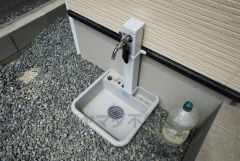 お車の洗車や外壁のお掃除などあると便利な外水栓。