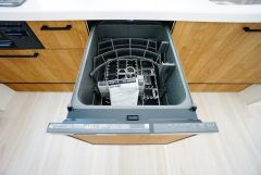 炊事時間を大幅に短縮できる食器洗浄乾燥機付き＾＾食器を洗う手間が減るので家族とのコミュニケーションの時間や自分の時間が増えますね。