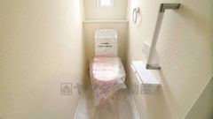 温水、暖房、ウォシュレット付の高機能トイレです。