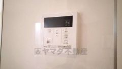 キッチン横からボタンひとつで操作が楽々。