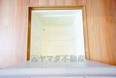 キッチンにある床下収納は、居住スペースを減らさずに買い置きの調味料や非常食などを保管することができます。