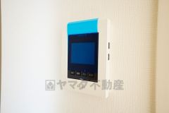 防犯性、セキュリティ対策に安心できるテレビモニター付きインターフォンです。セールスマン対策にもなり安心できます。