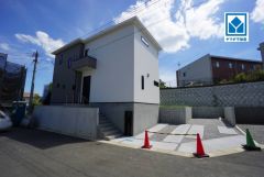河東西小学校まで徒歩14分と近く、お子様も無理なく通えます。快適でゆとりのある生活空間で新生活を始めましょう^^