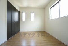 同仕様写真。あると嬉しい1階の一部屋。お子様のお昼寝スペースや客間、お友達やご親戚のお泊り部屋としても使えます。