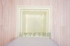 キッチンにある床下収納は、居住スペースを減らさずに買い置きの調味料や非常食などを保管することができます。