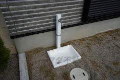 お車の洗車や外壁のお掃除をする際に便利な外水栓。