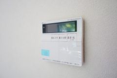 キッチン横からボタンひとつで操作が楽々。