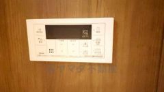 湯量・湯温の設定、そして保温までワンタッチのフルオートバス。便利な追い炊き機能付きです。