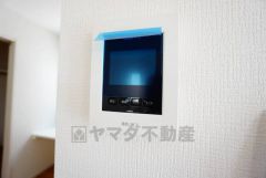 防犯性、セキュリティ対策に安心できるテレビモニター付きインターフォンです。セールスマン対策にもなり安心できます。