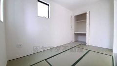 リビング隣には、ホッとできる和室を用意。お子様のお昼寝スペースや書斎としてなど、いろいろとお使い頂けます。