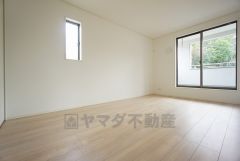 日当たりがよく、寝室としての利用もおすすめ。 ウォークインクローゼットもあり荷物もすっきり片付けられ、ゆとりのある暮らしが出来ます＾＾