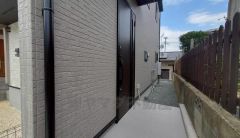 かざすだけで開閉できる、タッチキー採用の玄関。お買い物帰りで、両手がふさがってきても簡単に中に入れます＾＾