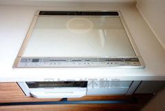 IHクッキングヒーターは火を使わないため、火災の発生リスクを抑えることが出来ます。汚れてもサッとふけてお掃除らくらく＾＾